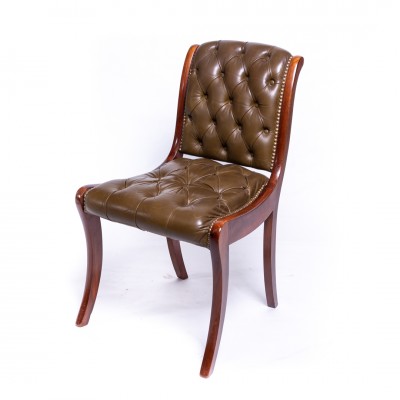 Krzesła w stylu biedermeier, głęboko pikowana skóra. XX wiek.